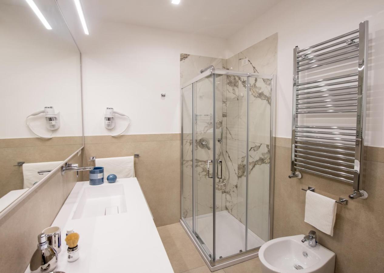 Napoli City Center - Appartamenti E Camere Εξωτερικό φωτογραφία