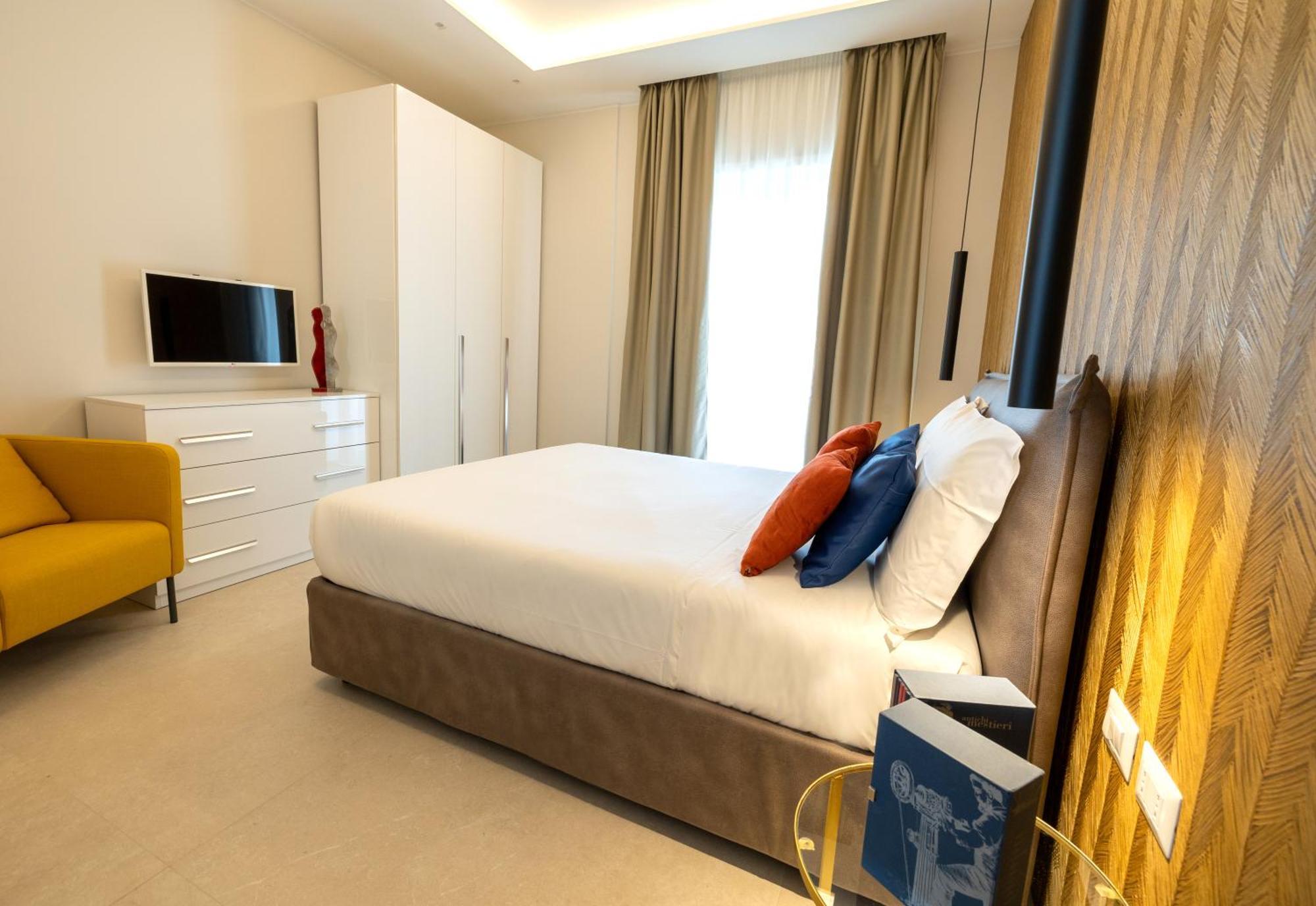 Napoli City Center - Appartamenti E Camere Εξωτερικό φωτογραφία